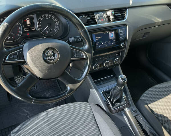 Синій Шкода Октавія, об'ємом двигуна 1.6 л та пробігом 257 тис. км за 11400 $, фото 21 на Automoto.ua