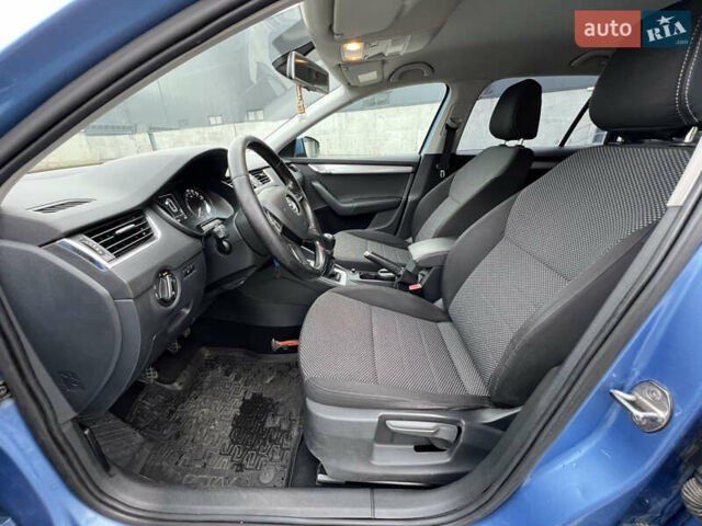 Синий Шкода Октавия, объемом двигателя 1.6 л и пробегом 242 тыс. км за 10700 $, фото 11 на Automoto.ua