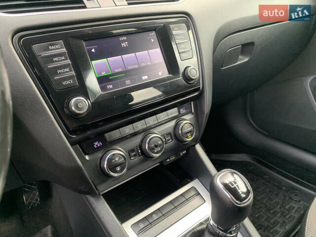 Синий Шкода Октавия, объемом двигателя 0 л и пробегом 225 тыс. км за 10950 $, фото 38 на Automoto.ua