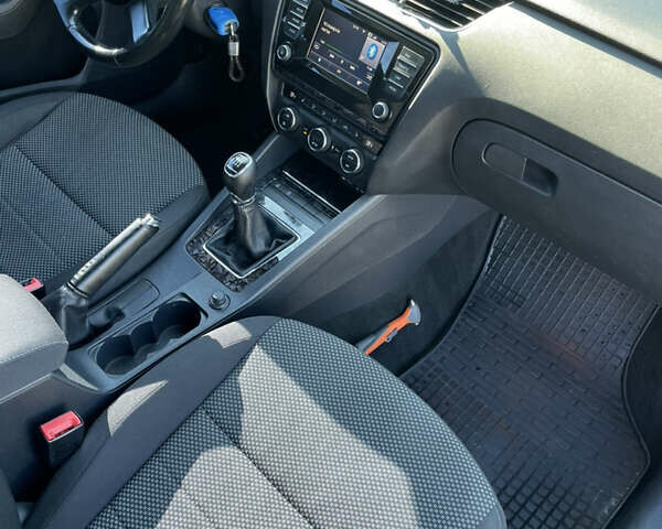 Синій Шкода Октавія, об'ємом двигуна 1.6 л та пробігом 257 тис. км за 11400 $, фото 29 на Automoto.ua