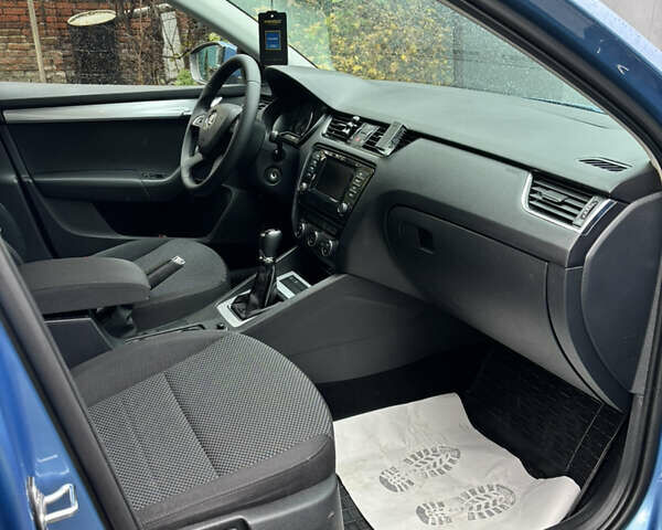 Синій Шкода Октавія, об'ємом двигуна 1.6 л та пробігом 263 тис. км за 10600 $, фото 7 на Automoto.ua