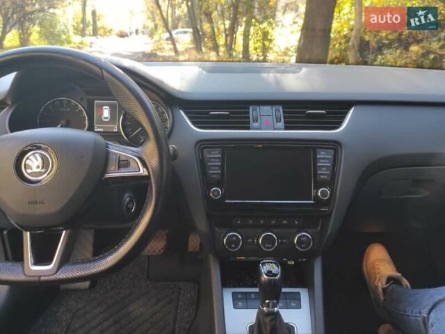 Синий Шкода Октавия, объемом двигателя 1.6 л и пробегом 250 тыс. км за 10500 $, фото 1 на Automoto.ua