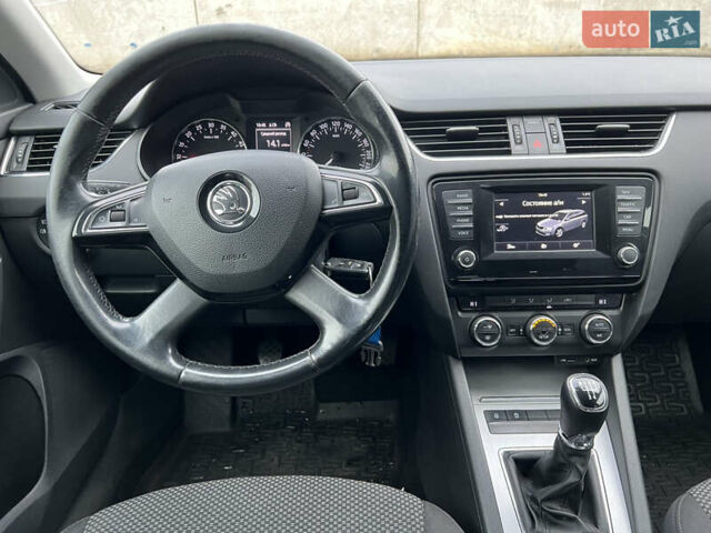 Синий Шкода Октавия, объемом двигателя 1.6 л и пробегом 242 тыс. км за 10700 $, фото 13 на Automoto.ua