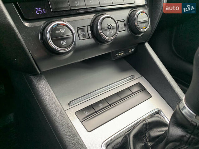 Синий Шкода Октавия, объемом двигателя 0 л и пробегом 225 тыс. км за 10950 $, фото 42 на Automoto.ua