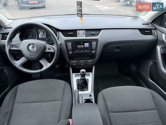 Синий Шкода Октавия, объемом двигателя 1.6 л и пробегом 276 тыс. км за 8650 $, фото 7 на Automoto.ua