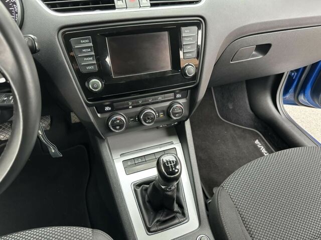 Синий Шкода Октавия, объемом двигателя 1.6 л и пробегом 230 тыс. км за 11400 $, фото 13 на Automoto.ua