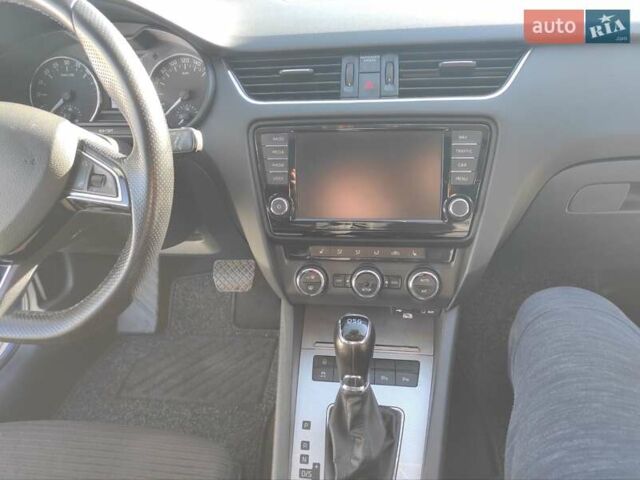 Синий Шкода Октавия, объемом двигателя 1.6 л и пробегом 250 тыс. км за 10500 $, фото 12 на Automoto.ua