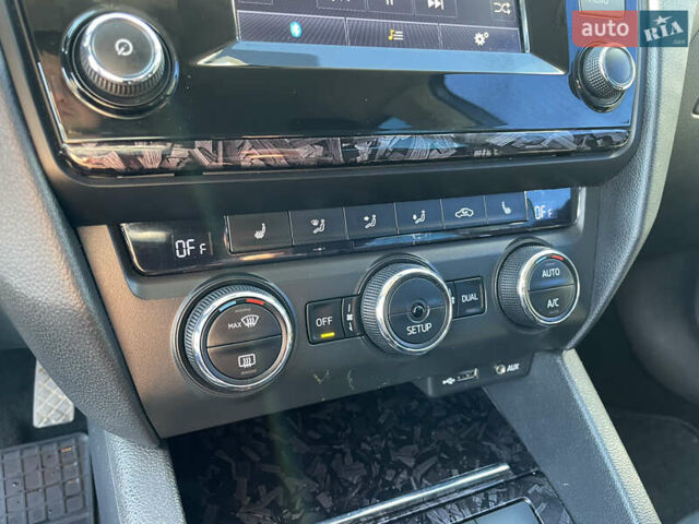 Синій Шкода Октавія, об'ємом двигуна 1.6 л та пробігом 257 тис. км за 11400 $, фото 28 на Automoto.ua