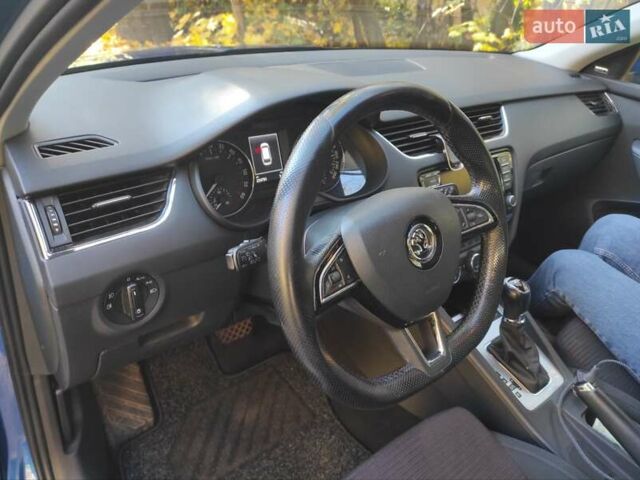 Синий Шкода Октавия, объемом двигателя 1.6 л и пробегом 250 тыс. км за 10500 $, фото 5 на Automoto.ua