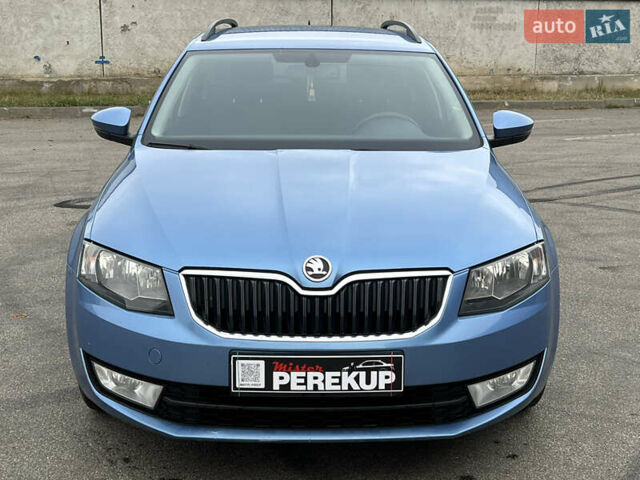 Синий Шкода Октавия, объемом двигателя 1.6 л и пробегом 242 тыс. км за 10700 $, фото 1 на Automoto.ua