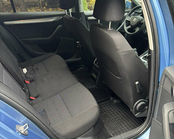 Синій Шкода Октавія, об'ємом двигуна 1.6 л та пробігом 263 тис. км за 10600 $, фото 8 на Automoto.ua