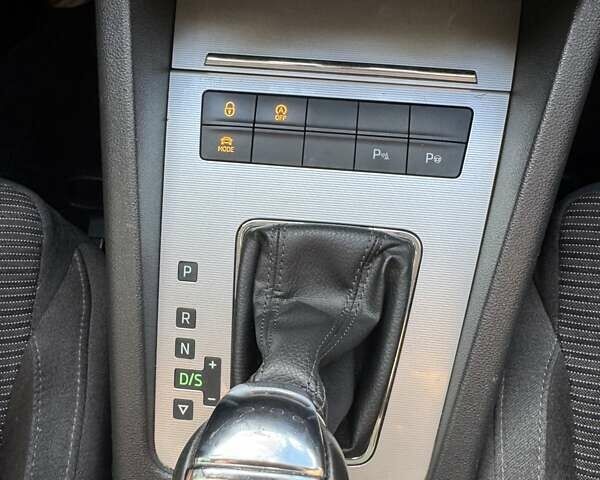 Синий Шкода Октавия, объемом двигателя 1.6 л и пробегом 268 тыс. км за 12000 $, фото 11 на Automoto.ua