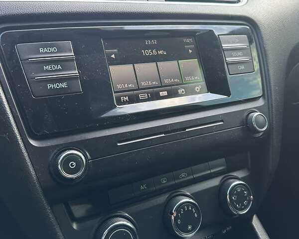 Синий Шкода Октавия, объемом двигателя 1.6 л и пробегом 329 тыс. км за 9800 $, фото 21 на Automoto.ua