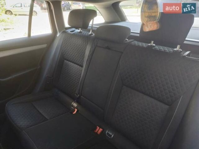 Синий Шкода Октавия, объемом двигателя 1.6 л и пробегом 280 тыс. км за 10050 $, фото 3 на Automoto.ua