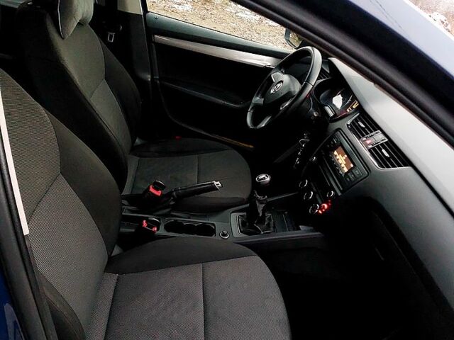 Синий Шкода Октавия, объемом двигателя 1.6 л и пробегом 250 тыс. км за 10500 $, фото 4 на Automoto.ua