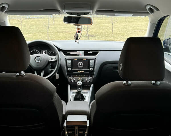 Синий Шкода Октавия, объемом двигателя 1.97 л и пробегом 258 тыс. км за 12350 $, фото 6 на Automoto.ua