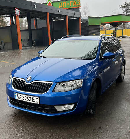 Синий Шкода Октавия, объемом двигателя 1.6 л и пробегом 316 тыс. км за 9500 $, фото 1 на Automoto.ua