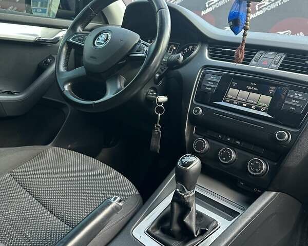 Синій Шкода Октавія, об'ємом двигуна 1.6 л та пробігом 329 тис. км за 9800 $, фото 17 на Automoto.ua