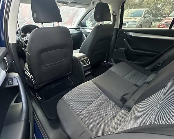 Синій Шкода Октавія, об'ємом двигуна 1.6 л та пробігом 329 тис. км за 9800 $, фото 19 на Automoto.ua
