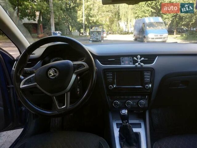 Синий Шкода Октавия, объемом двигателя 1.6 л и пробегом 280 тыс. км за 10050 $, фото 4 на Automoto.ua