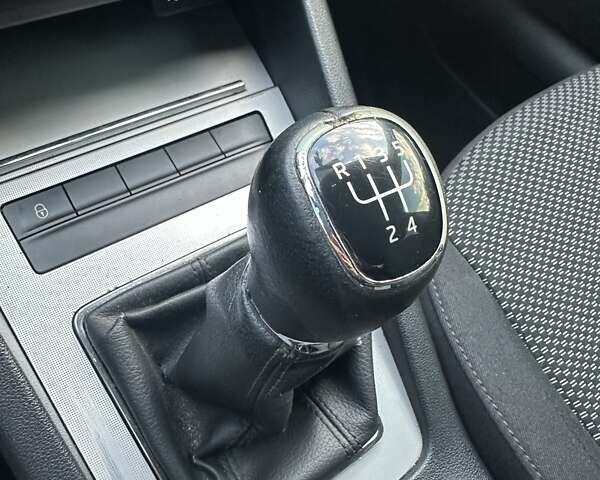 Синий Шкода Октавия, объемом двигателя 1.6 л и пробегом 329 тыс. км за 9800 $, фото 24 на Automoto.ua