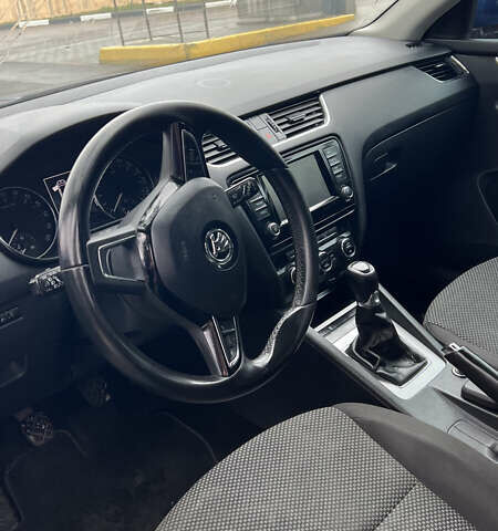 Синий Шкода Октавия, объемом двигателя 1.6 л и пробегом 316 тыс. км за 9500 $, фото 2 на Automoto.ua