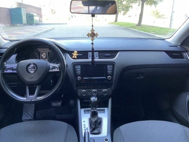 Синий Шкода Октавия, объемом двигателя 2 л и пробегом 257 тыс. км за 11900 $, фото 9 на Automoto.ua