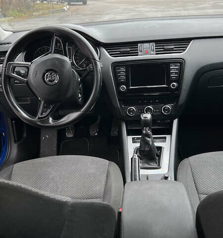 Синий Шкода Октавия, объемом двигателя 1.6 л и пробегом 316 тыс. км за 9500 $, фото 7 на Automoto.ua