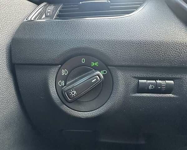 Синій Шкода Октавія, об'ємом двигуна 1.6 л та пробігом 329 тис. км за 9800 $, фото 23 на Automoto.ua