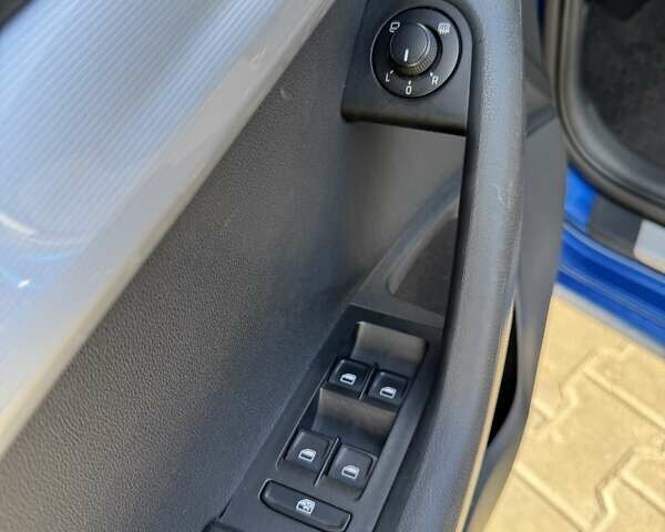 Синий Шкода Октавия, объемом двигателя 1.6 л и пробегом 268 тыс. км за 12000 $, фото 16 на Automoto.ua