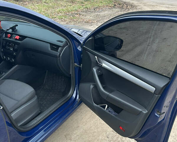 Синий Шкода Октавия, объемом двигателя 1.6 л и пробегом 251 тыс. км за 9000 $, фото 7 на Automoto.ua