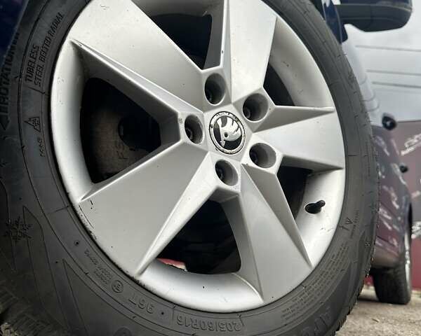 Синий Шкода Октавия, объемом двигателя 1.6 л и пробегом 329 тыс. км за 9800 $, фото 5 на Automoto.ua