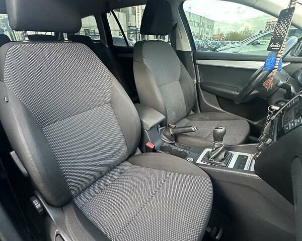 Синій Шкода Октавія, об'ємом двигуна 1.6 л та пробігом 329 тис. км за 9800 $, фото 12 на Automoto.ua