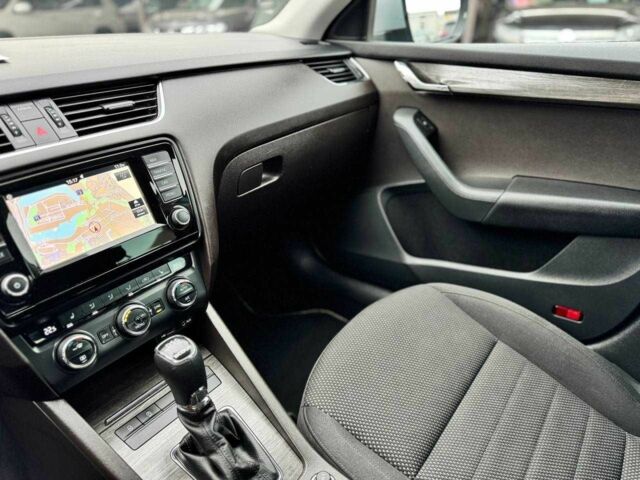 Синий Шкода Октавия, объемом двигателя 2 л и пробегом 186 тыс. км за 15000 $, фото 12 на Automoto.ua