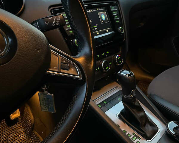 Синий Шкода Октавия, объемом двигателя 1.6 л и пробегом 265 тыс. км за 12500 $, фото 8 на Automoto.ua