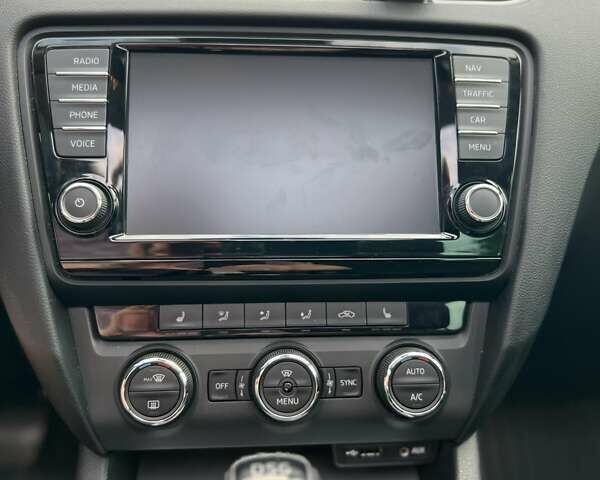 Синий Шкода Октавия, объемом двигателя 1.6 л и пробегом 150 тыс. км за 12969 $, фото 7 на Automoto.ua
