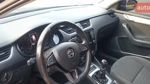 Синий Шкода Октавия, объемом двигателя 1.6 л и пробегом 299 тыс. км за 11300 $, фото 6 на Automoto.ua