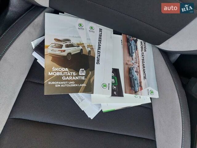 Синий Шкода Октавия, объемом двигателя 1.6 л и пробегом 200 тыс. км за 11400 $, фото 1 на Automoto.ua