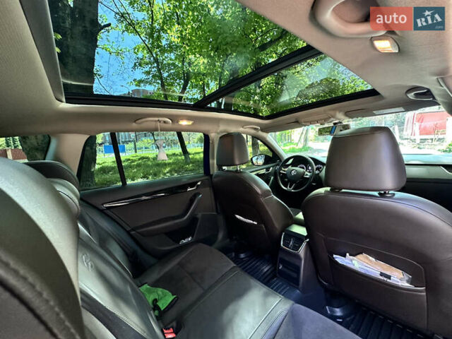 Синий Шкода Октавия, объемом двигателя 1.97 л и пробегом 218 тыс. км за 15000 $, фото 2 на Automoto.ua