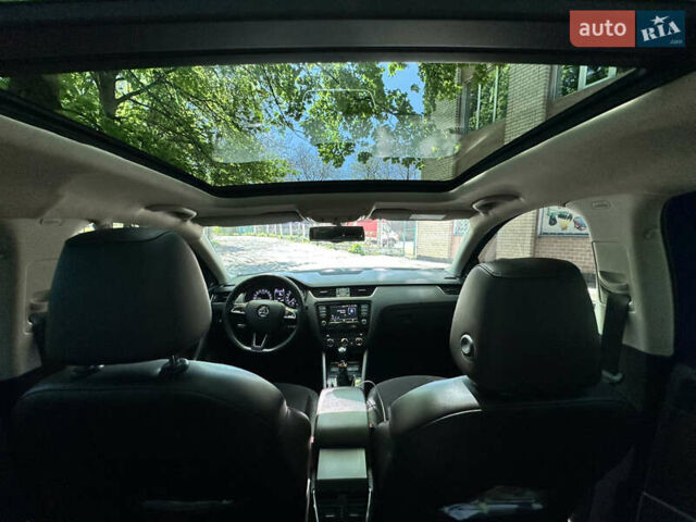 Синий Шкода Октавия, объемом двигателя 1.97 л и пробегом 218 тыс. км за 15000 $, фото 5 на Automoto.ua