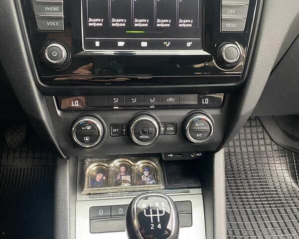 Синий Шкода Октавия, объемом двигателя 1.6 л и пробегом 311 тыс. км за 10800 $, фото 26 на Automoto.ua