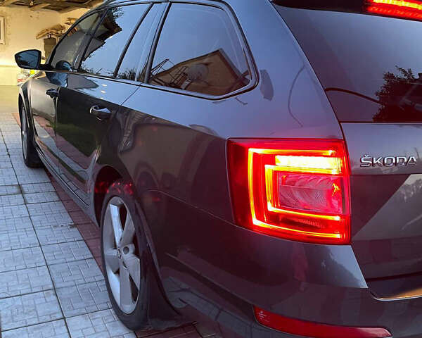 Синий Шкода Октавия, объемом двигателя 1.6 л и пробегом 265 тыс. км за 12500 $, фото 5 на Automoto.ua