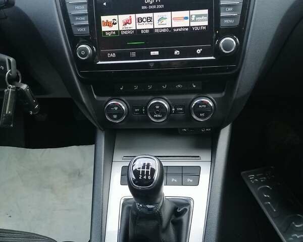 Синий Шкода Октавия, объемом двигателя 1.97 л и пробегом 251 тыс. км за 15000 $, фото 19 на Automoto.ua