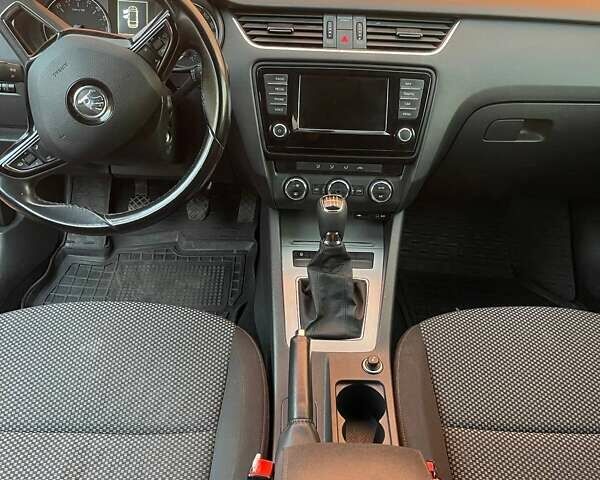 Синій Шкода Октавія, об'ємом двигуна 1.6 л та пробігом 300 тис. км за 10990 $, фото 8 на Automoto.ua