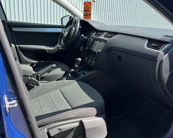 Синій Шкода Октавія, об'ємом двигуна 1.6 л та пробігом 320 тис. км за 10000 $, фото 9 на Automoto.ua