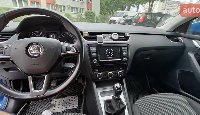 Синий Шкода Октавия, объемом двигателя 1.6 л и пробегом 173 тыс. км за 10000 $, фото 4 на Automoto.ua