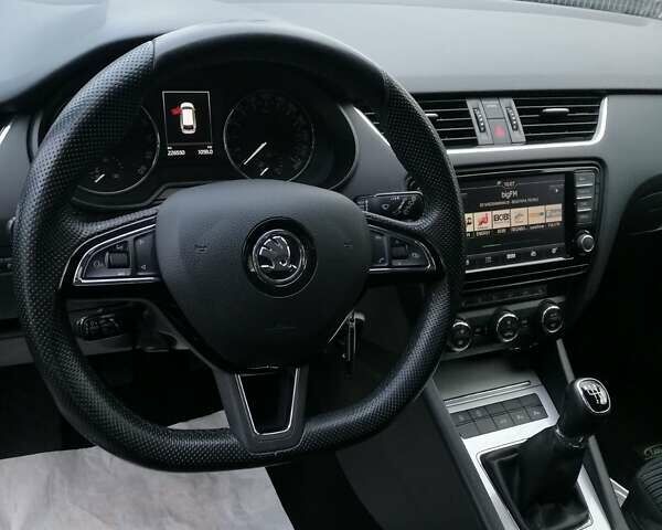 Синий Шкода Октавия, объемом двигателя 1.97 л и пробегом 251 тыс. км за 15000 $, фото 9 на Automoto.ua