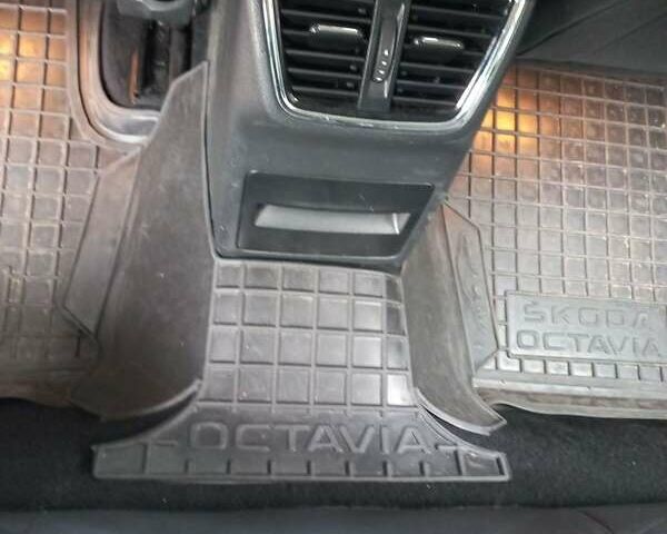Синий Шкода Октавия, объемом двигателя 1.6 л и пробегом 234 тыс. км за 13500 $, фото 4 на Automoto.ua