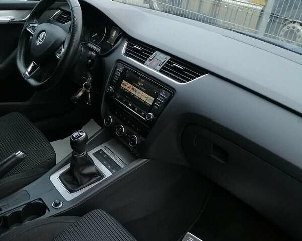 Синий Шкода Октавия, объемом двигателя 1.97 л и пробегом 251 тыс. км за 15000 $, фото 14 на Automoto.ua