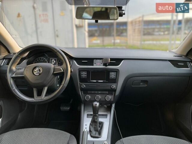 Синий Шкода Октавия, объемом двигателя 1.97 л и пробегом 237 тыс. км за 10900 $, фото 5 на Automoto.ua